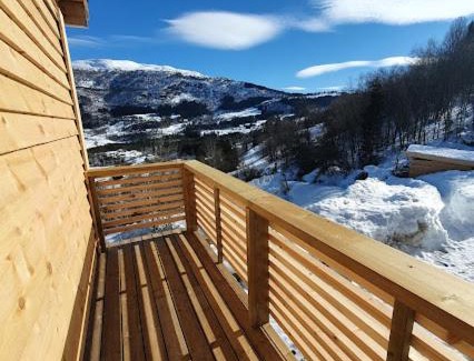 Luster Apartment | Molden 2-fjellutsikt og jacuzzi tilgang.