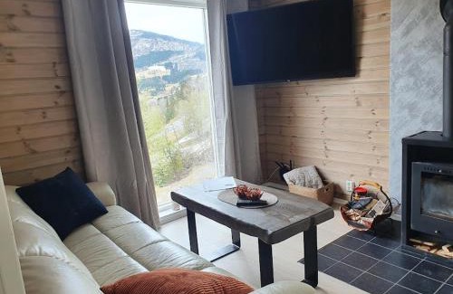 Luster Apartment | Molden 2-fjellutsikt og jacuzzi tilgang.