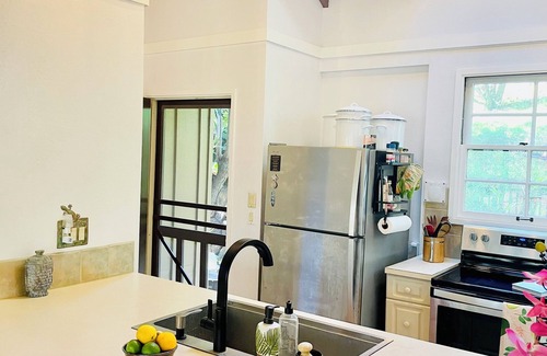 Maunaloa Condo | Molokai HideAway Hut: Snooze by seals + Wake to songbirds ~200 yds to the Ocean!