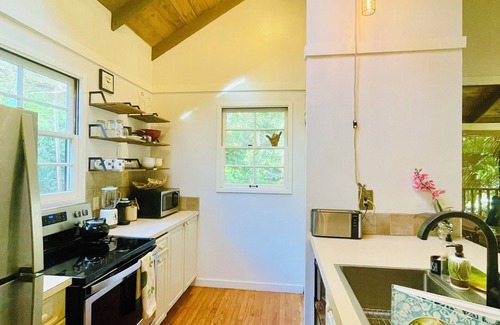 Maunaloa Condo | Molokai HideAway Hut: Snooze by seals + Wake to songbirds ~200 yds to the Ocean!