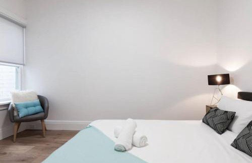 Mosman Apartment | Moments to Balmoral - Art Deco Apartment Mosman