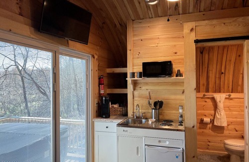 Stanardsville Cabin | Monarch Meadows Cabin Pod