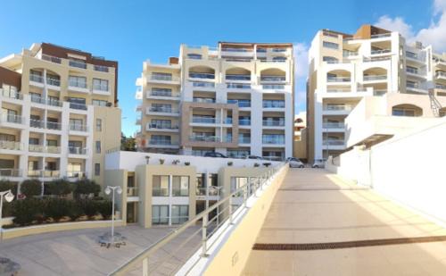 Marsaskala Apartment | Monita 113, Seaside Apartment with Access to Pool and Pleasant Views