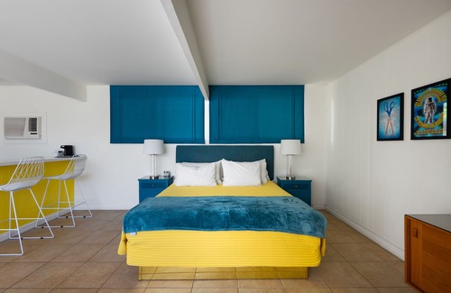 Desert Park Estates Hotel | Monkey Tree Hotel 11 by AvantStay | Stylish Hotel in Palm Springs w/Pool!