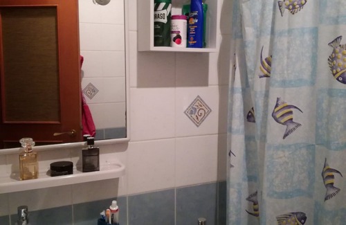 Aremogna House | Monolocale con bagno all'interno di un condominio