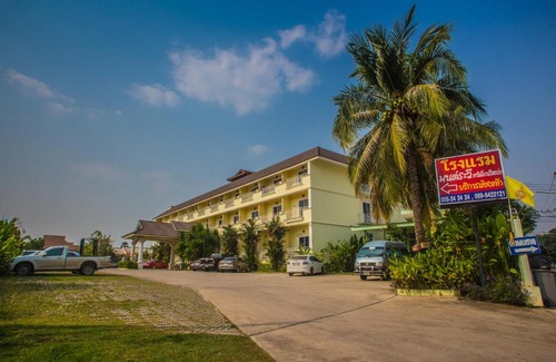 Phitsanulok Hotel | Monrawee Pavilion Resort