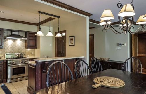 Mont-Tremblant Pedestrian Village Condo | Mont-Tremblant - Bondurant 95-02