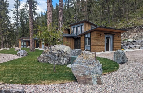 Bigfork Cabin | Montana Ponderosa Cabin #4- Walk to Flathead Lake, Short drive to Glacier Park