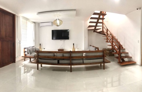 Manglaralto House | Montañita beach, Beachfront Villa with pool with a side bbq