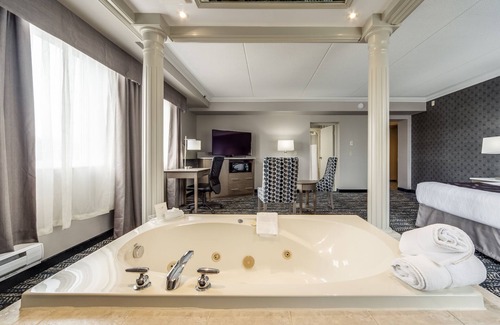 Airport Road Business Centre Hotel | Monte Carlo Inn - Brampton Suites