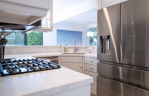 Montecito House | Montecito-Chic Beachside Retreat - 5 min walk to the beach