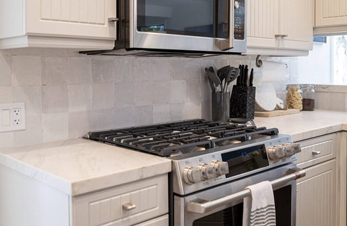 Montecito House | Montecito-Chic Beachside Retreat - 5 min walk to the beach