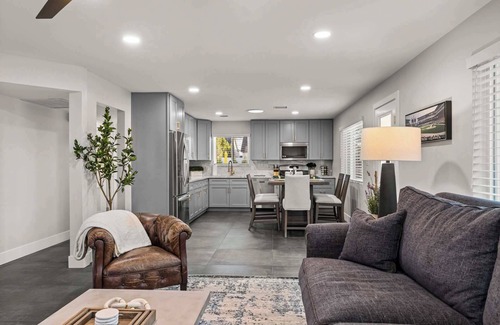 Arcadia Lite House | Montecito Luxe: 3-Villa Retreat w/Pool Courtyard