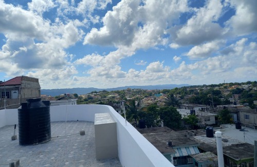 Montego Bay House | Montego Bay Cornwall Courts Guesthouse And Tours.