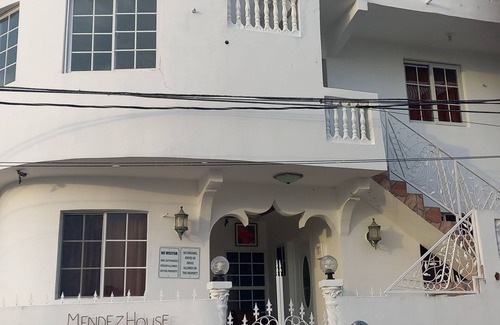 Montego Bay House | Montego Bay Cornwall Courts Guesthouse And Tours.