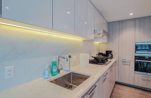 Richmond City Centre Condo | (Monthly 40% OFF) Modern High-Rise 2 Bedroom Condo with Stunning City Views