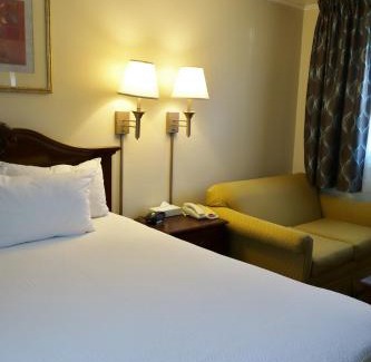 Great Barrington Hotel | Monument Mountain Motel