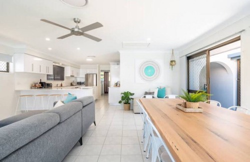 Mooloolaba House | Mooloolaba · Escape to Mooloolaba - Feel At Home in Style