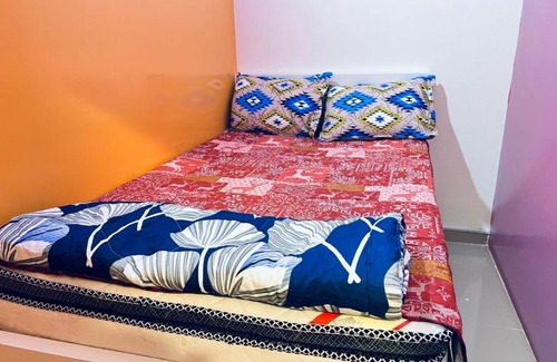 Bur Dubai House | Moon Backpackers Burjman Exit 2, Family Partitions, Loft partitions,