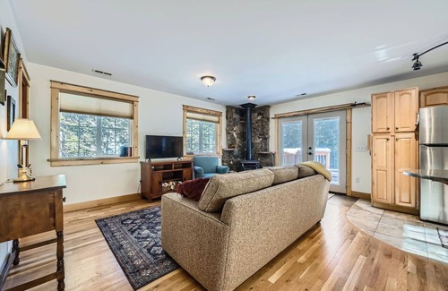 Black Hawk Cabin | Moon Creek Cabin - A Cozy, Rustic Mountain Retreat!
