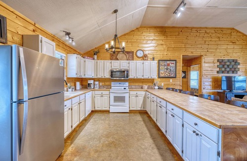 Sabinal House | Moon River/Fenced Pool, Close to Golf and Frio, Volleyball, No Bunks, FREE FRIO