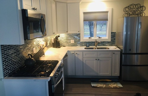 Suttons Bay Cottage | Moonglade Cottage 2 Bed/1BTH - charming waterfront 2 miles from the villagen