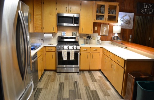 Midway House | Moonshine Cabin at Colonels Island- Riverfront w/Private Deepwater Dock