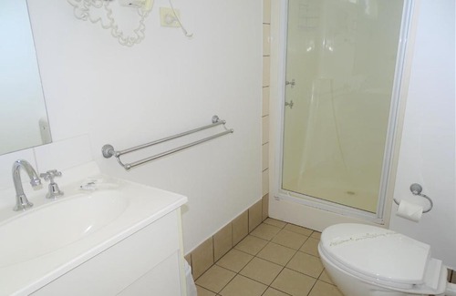 Moonta Bay House | Moonta Bay Cabins - Cabin 12