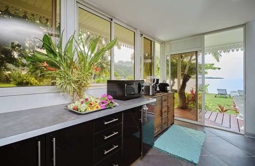 Pihaena Villa | Moorea, Opunohu Bay Villa by the sea