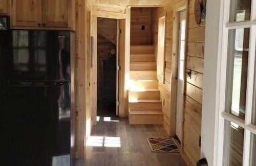 East Corinth Cabin | Moose Cabin: Charming 2-bedroom cabin with WiFi, AC in relaxing Sebec