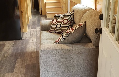 East Corinth Cabin | Moose Cabin: Charming 2-bedroom cabin with WiFi, AC in relaxing Sebec