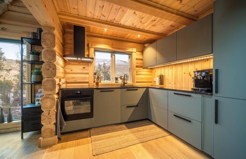 Kviteseid House | Moose Lodge is an atmospheric, luxurious, and modern home for 6 people with a beautiful view of the lake.