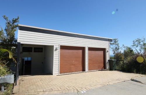 Brisbane Waterfront House | Moreton Magnificent Views