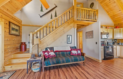 Morganton Cabin | Morganton Mountain Retreat w/Hot Tub