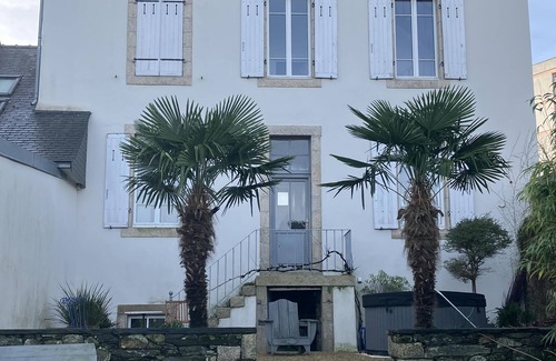 Morlaix House | Morlaix, town house with garden and jacuzzi, ideal for family vacations