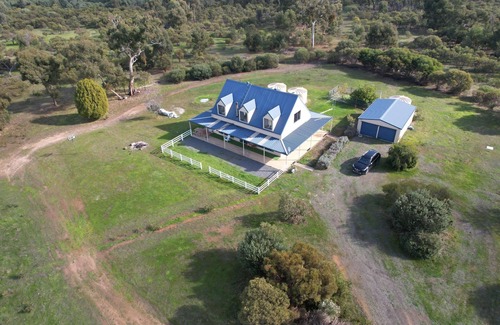 Laharum House | Morningside farm house with Mountain views.