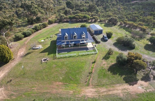 Laharum House | Morningside farm house with Mountain views.
