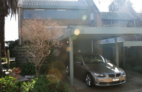 Mornington Apartment | MORNINGTON BEACH APARTMENT #4: directly opposite the beach with great views.