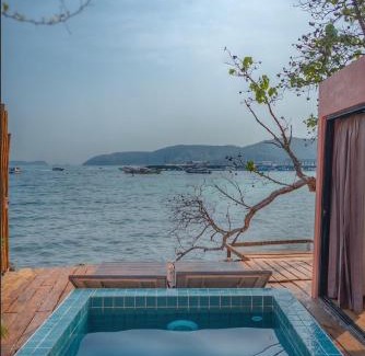 Koh Lan Hotel | Moroccan Beachfront Pool Villa Koh Larn