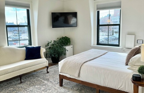 Parkside Hotel | Morrill Mansion Inn | 5 | Self Check In | Parking