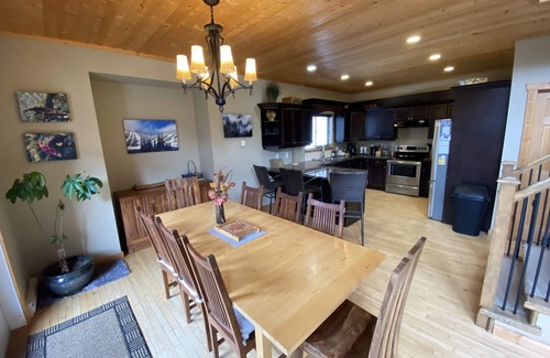 Fairways Ski Chalet | Morrisey Chalet At Sun Peaks: Stunning Mountain Home In Pristine Setting!