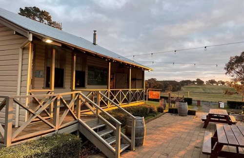 Orange Apartment | Mortimer's Wines Studio - Adults Only Retreat