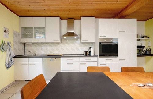 Uerzig House | Moselle Holiday Home "Würzgarten" with Wi-Fi