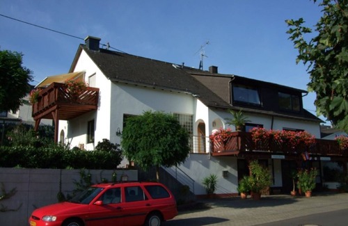 Losnich Apartment | Moselstrand 2 uniquely beautiful location directly on the Moselle, on the Moselle cycle path g