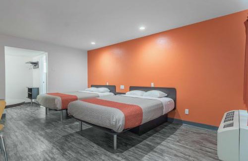 Barstow Hotel | Motel 6-Barstow, CA - Route 66