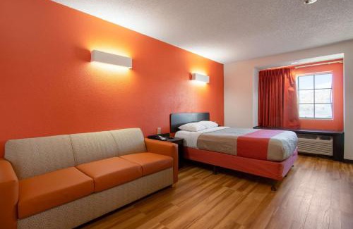 Biggs Field Hotel | Motel 6-El Paso, TX - Southeast