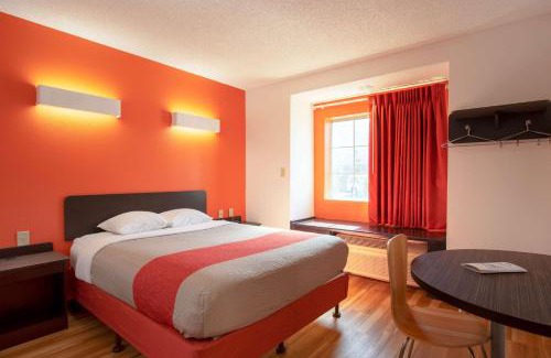 Biggs Field Hotel | Motel 6-El Paso, TX - Southeast