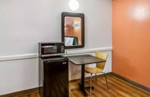 Euless Hotel | Motel 6 Euless, TX - DFW West
