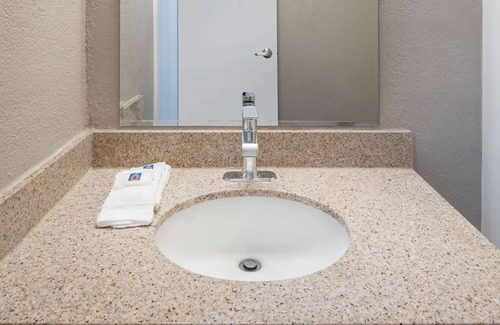 Fontana Hotel | Motel 6 Fontana, CA