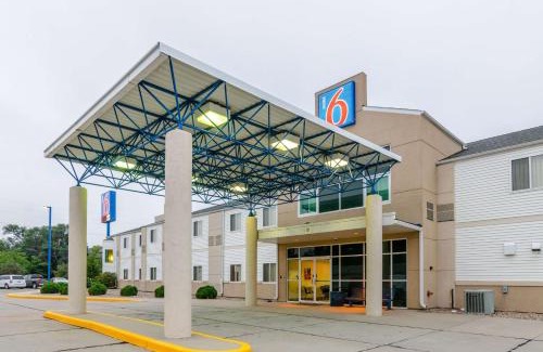 Kearney Hotel | Motel 6-Kearney, NE